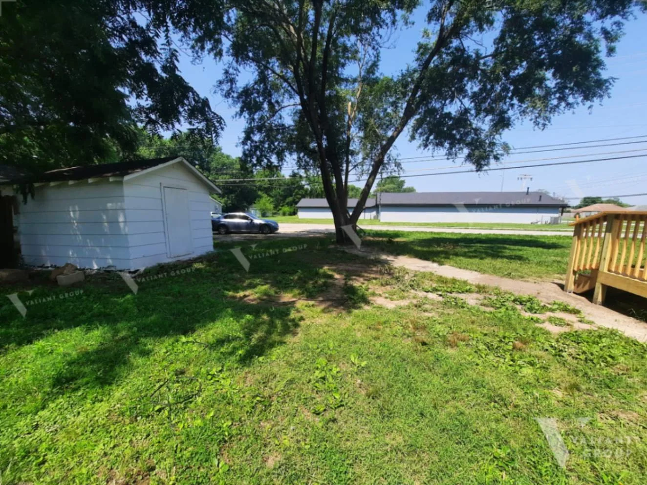 07--2958-W-Nichols-St-back-yard-deck-garage.jpg