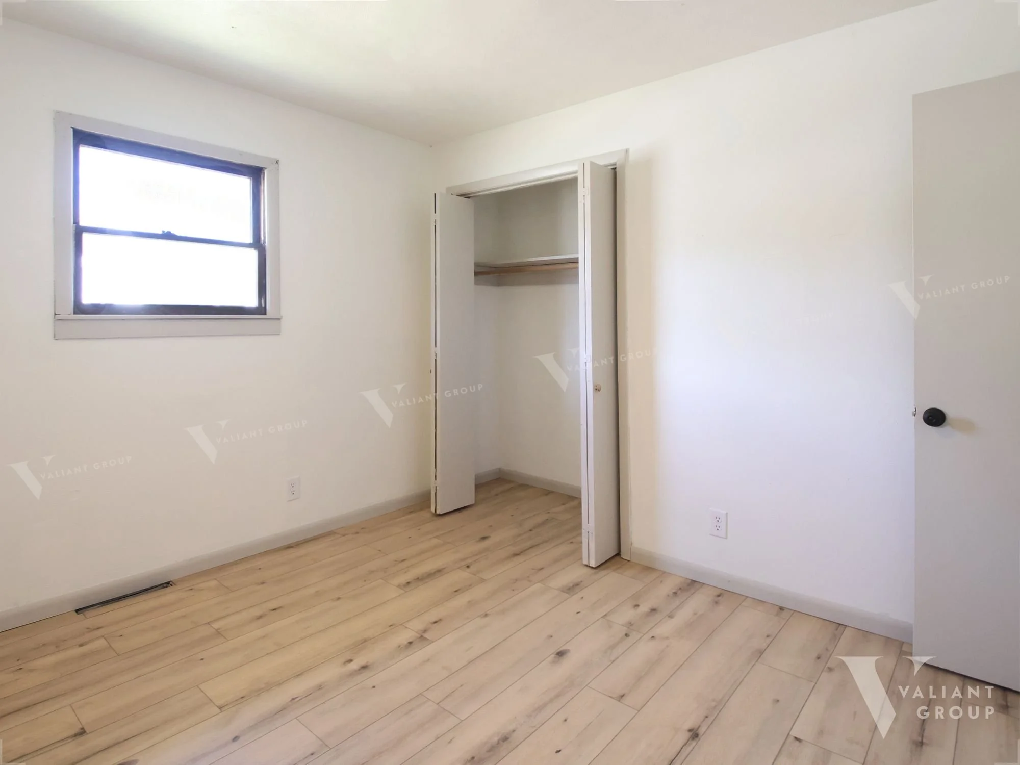 11-1438-W-State-St-main-bedroom-window-closet.jpg