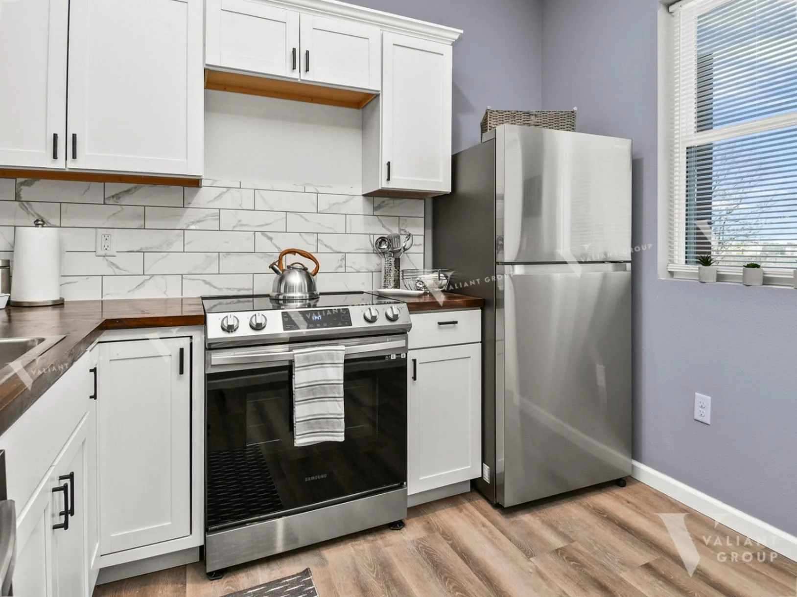 02--2143-E-Cherry-St-stainless-appliances.jpg