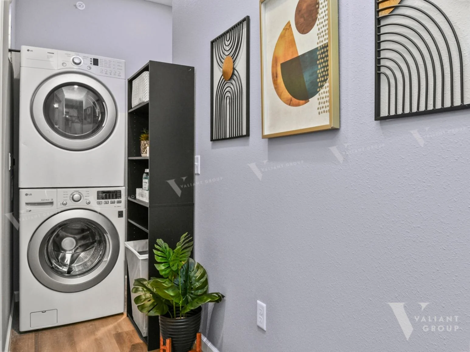 12--2143-E-Cherry-St-hallway-washer-dryer.jpg