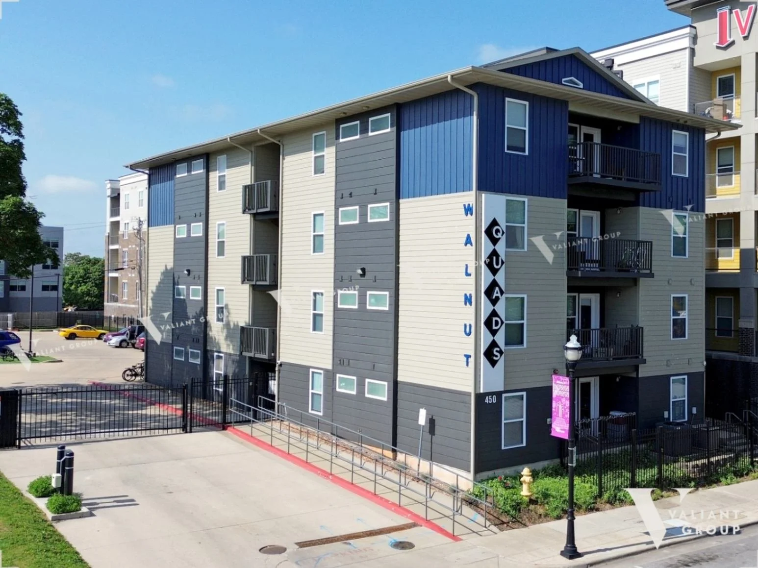 Student-Living-Walnut-Quads-St-450-E-Walnut-Springfield-exterior-wm.jpg (Copy)