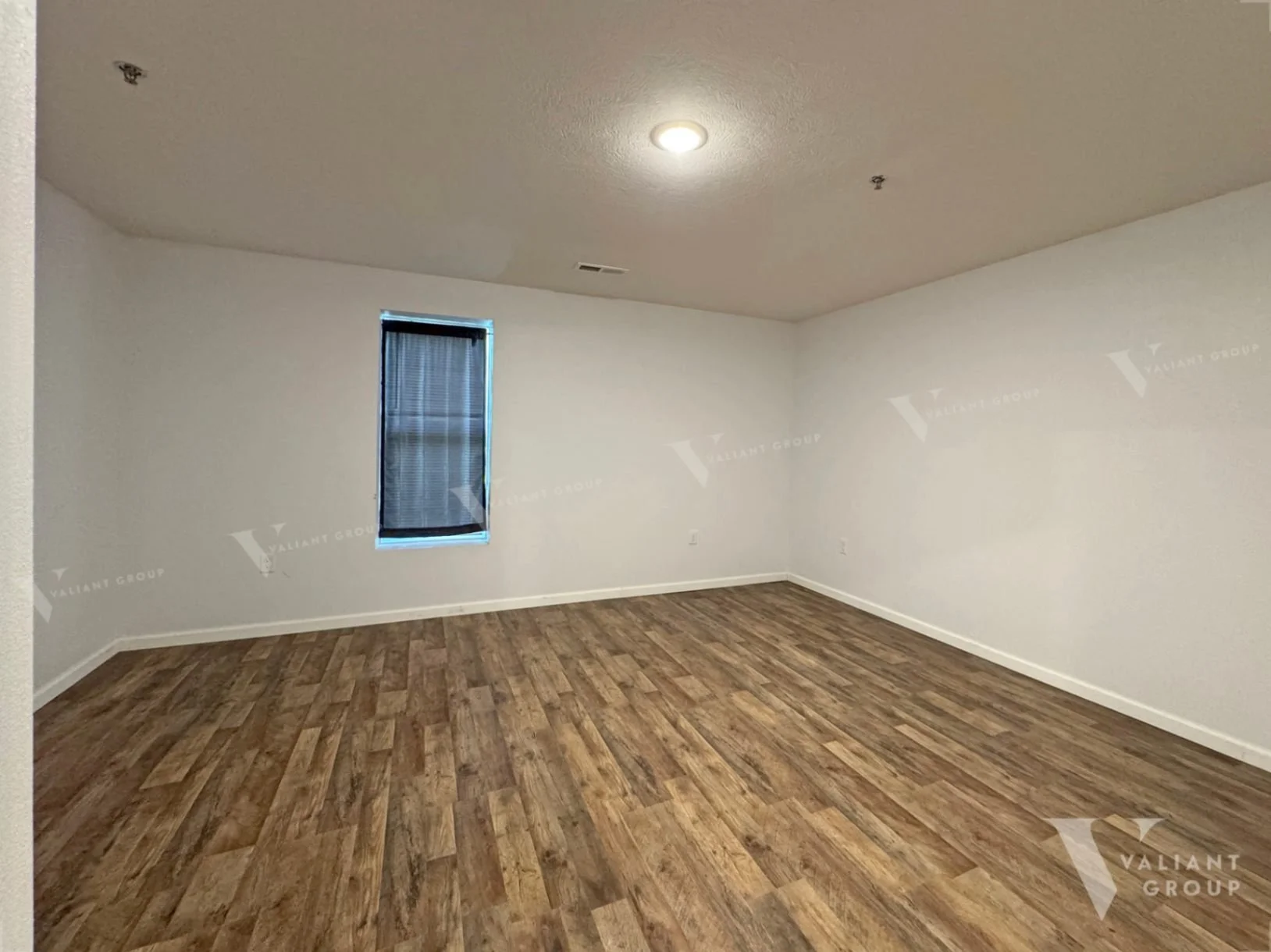 07--2420-E-Blaine-St-Apt-04-first-bedroom.jpg