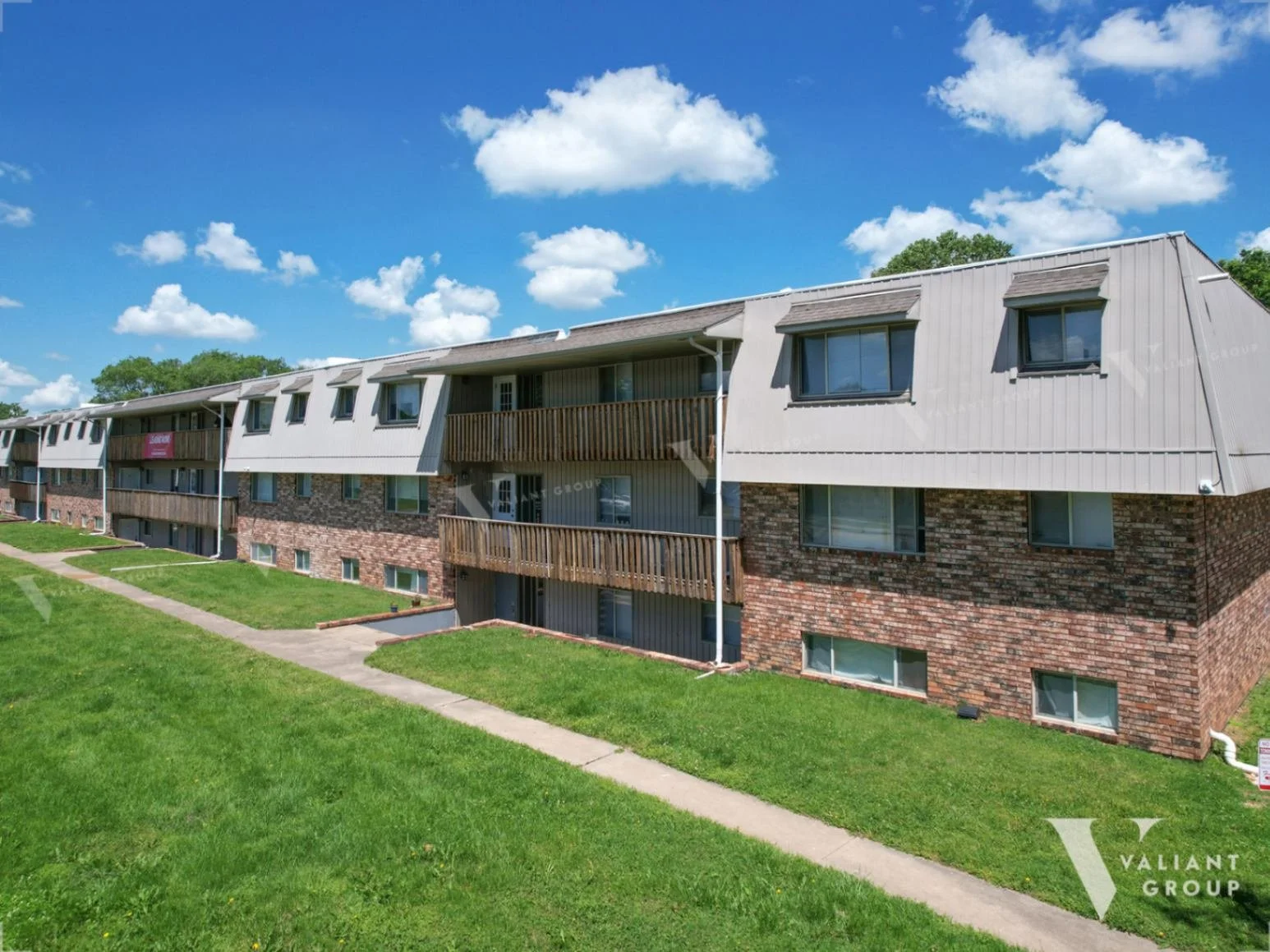 Apartments-at-Cherry-Creek-2107-E-Cherry-front-lawn-wm.jpg