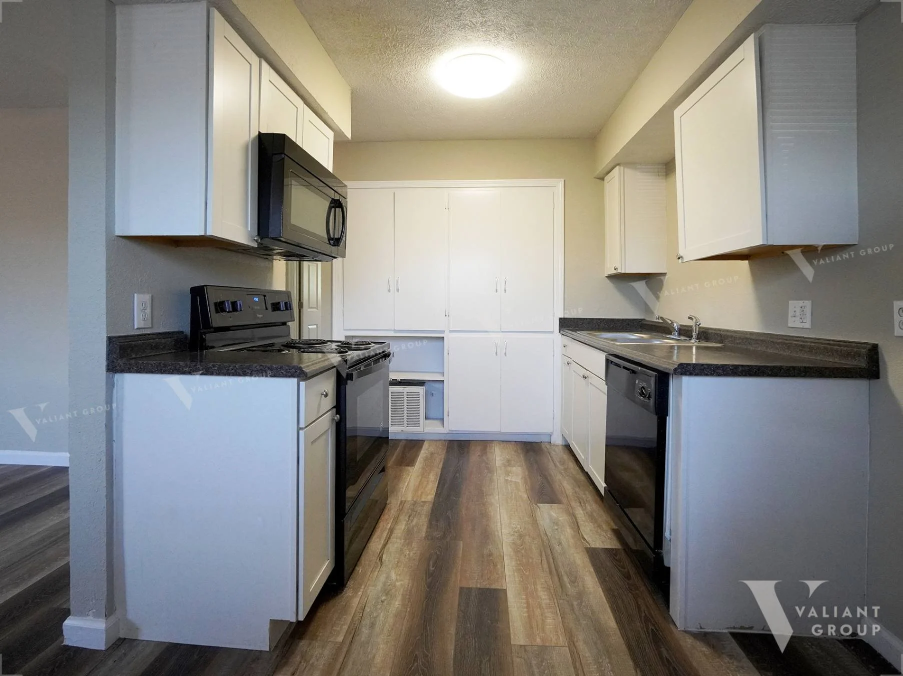 2107-E-Cherry-St-Apt-206--02-Kitchen-Cabinets-Appliances.jpg