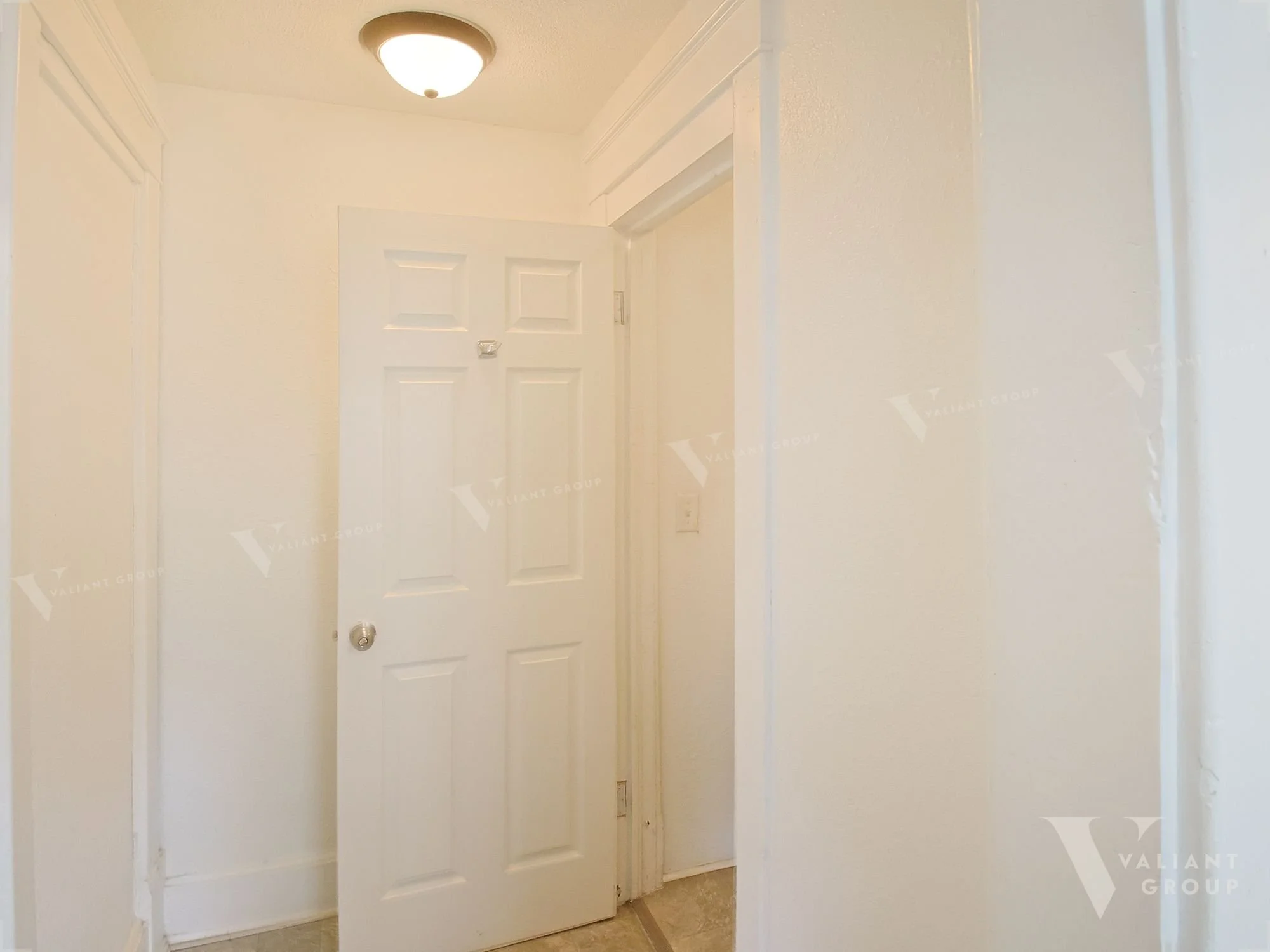 Apartment-For-Rent-1032-E-Commercial-St-65803-Unit-C-07-interior-Bathroom-hall.jpg