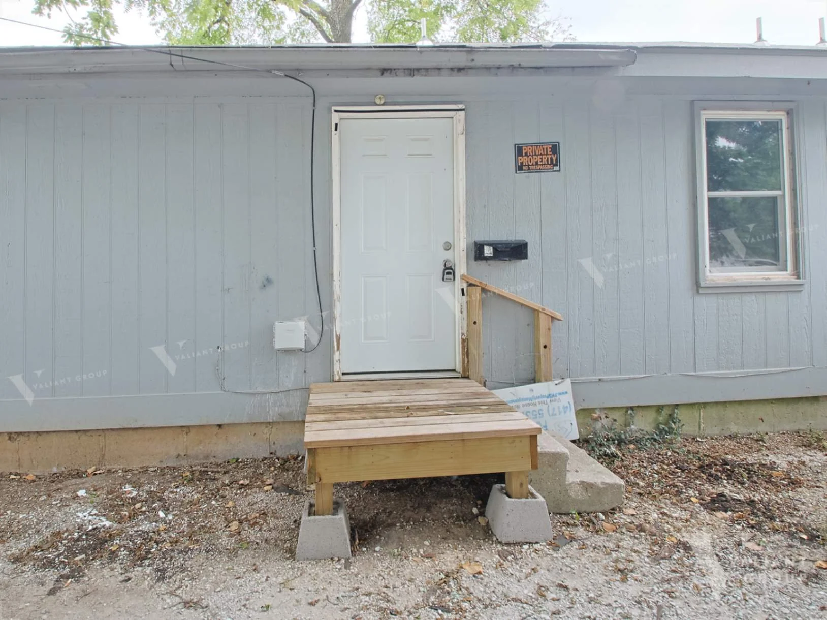 1038-E-Commercial-St-Springfield-MO-65803-15-Exterior-Front.jpg