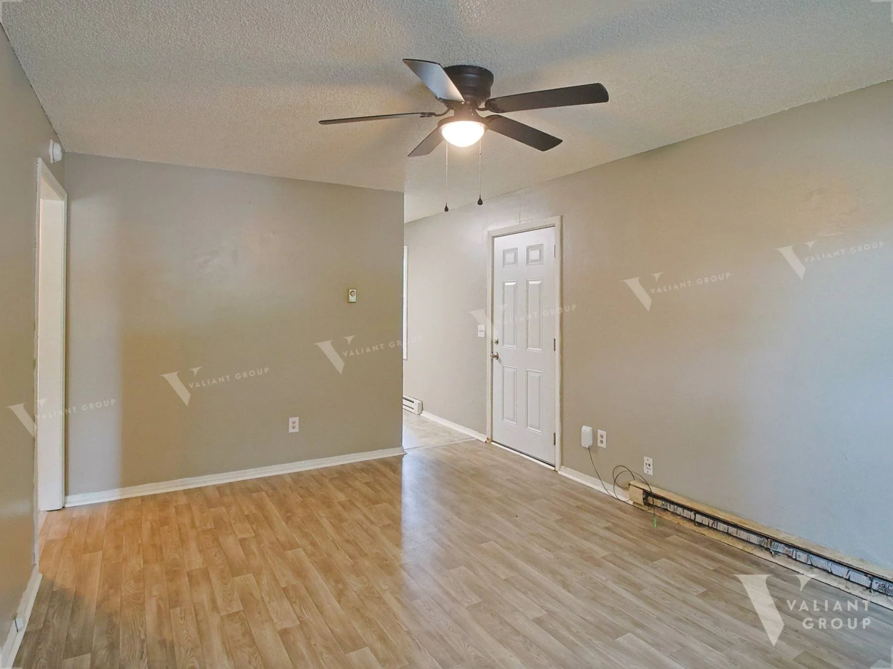 1038-E-Commercial-St-Springfield-MO-65803-03-interior-Livingroom.jpg