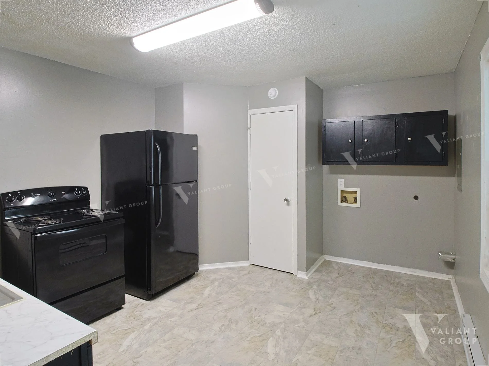 1038-E-Commercial-St-Springfield-MO-65803-06-interior-Kitchen.jpg