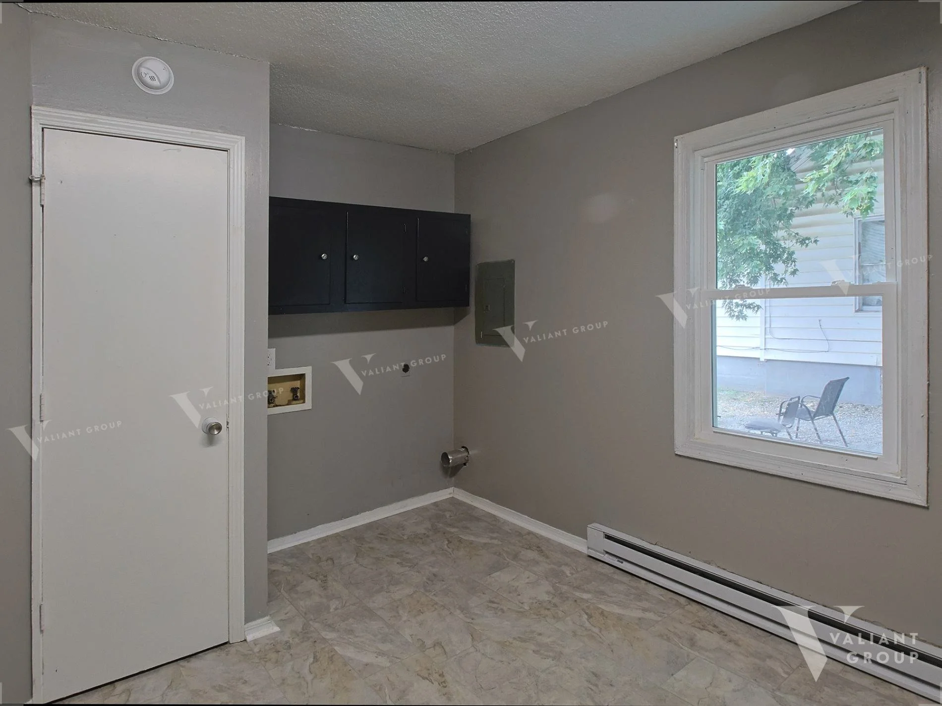 1038-E-Commercial-St-Springfield-MO-65803-08-interior-Kitchen.jpg