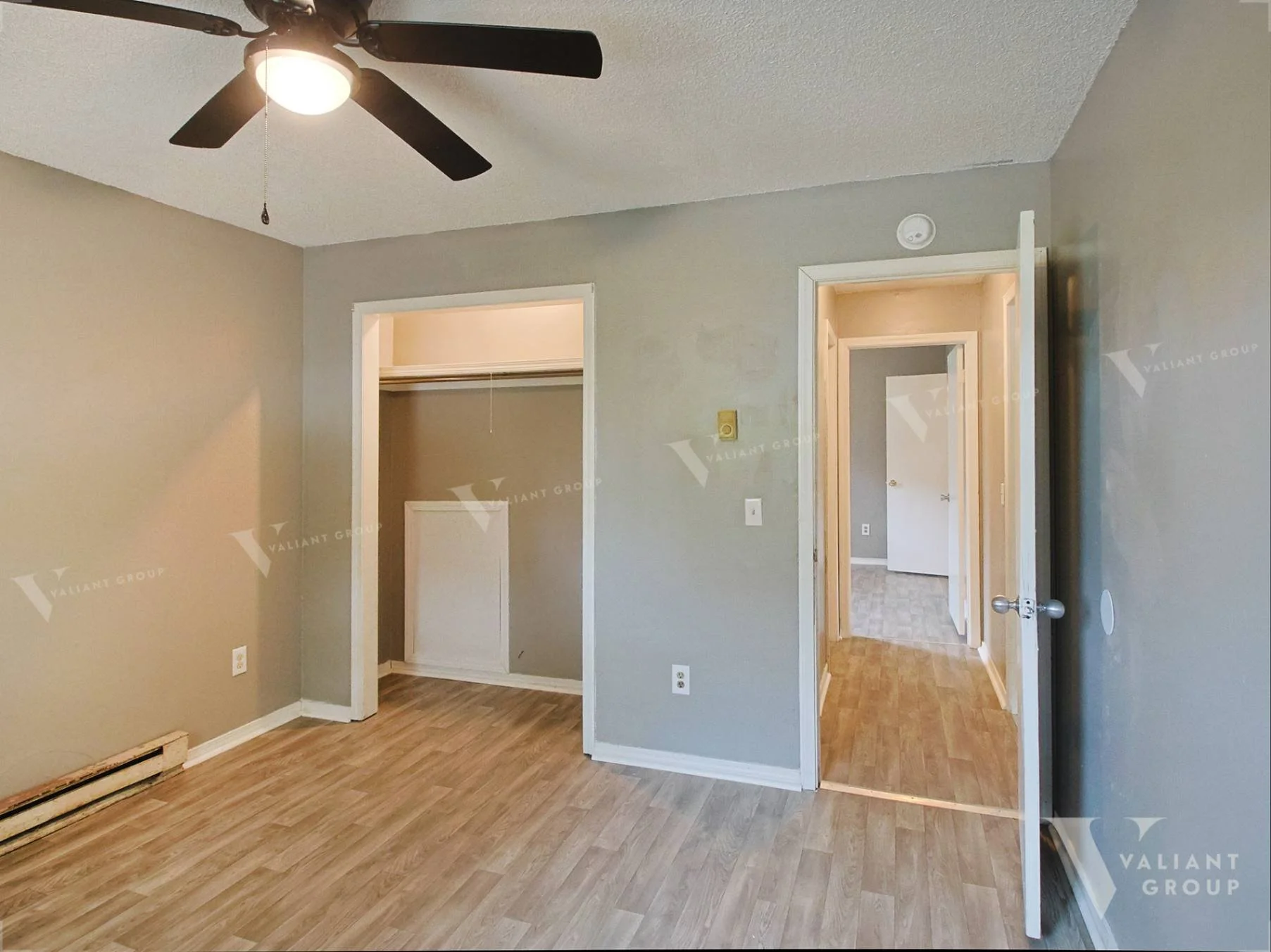 1038-E-Commercial-St-Springfield-MO-65803-13-interior-Mainroom.jpg