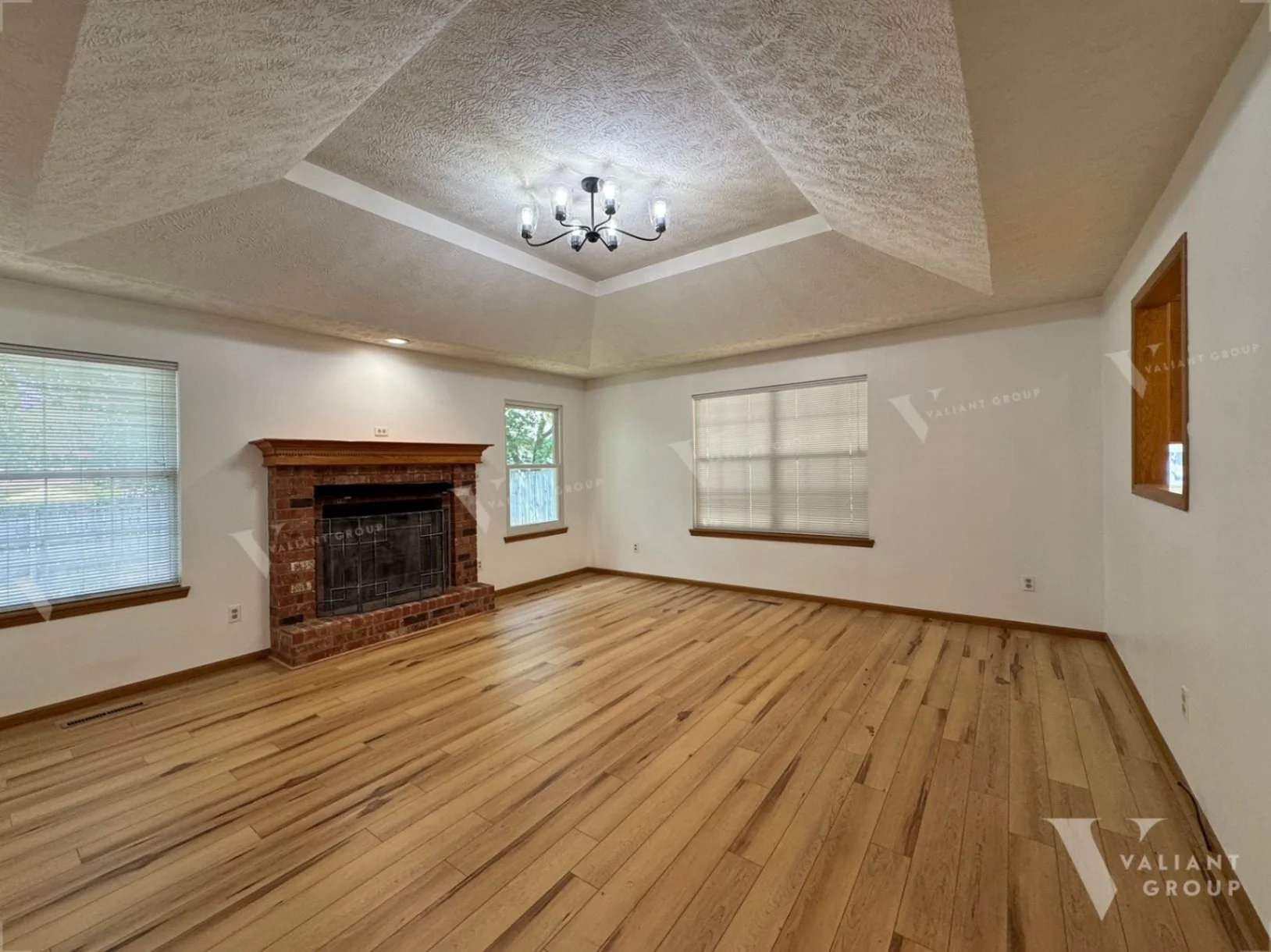 4105-S-Oak-St-Springfield-MO-02-living-room-brick-fireplace.jpg