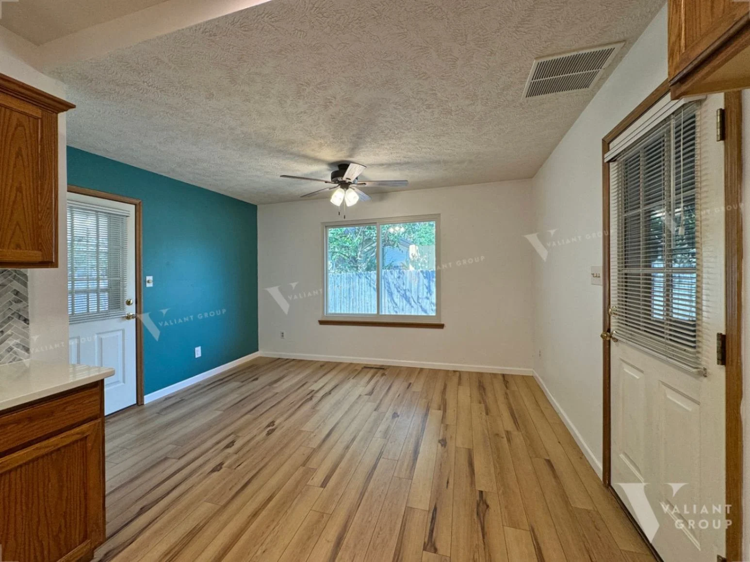 4105-S-Oak-St-Springfield-MO-06-dining-room-windows.jpg
