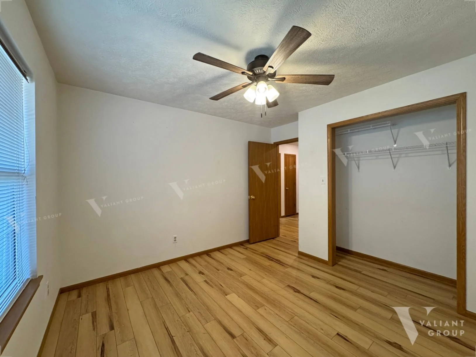 4105-S-Oak-St-Springfield-MO-09-first-bedroom-closet.jpg