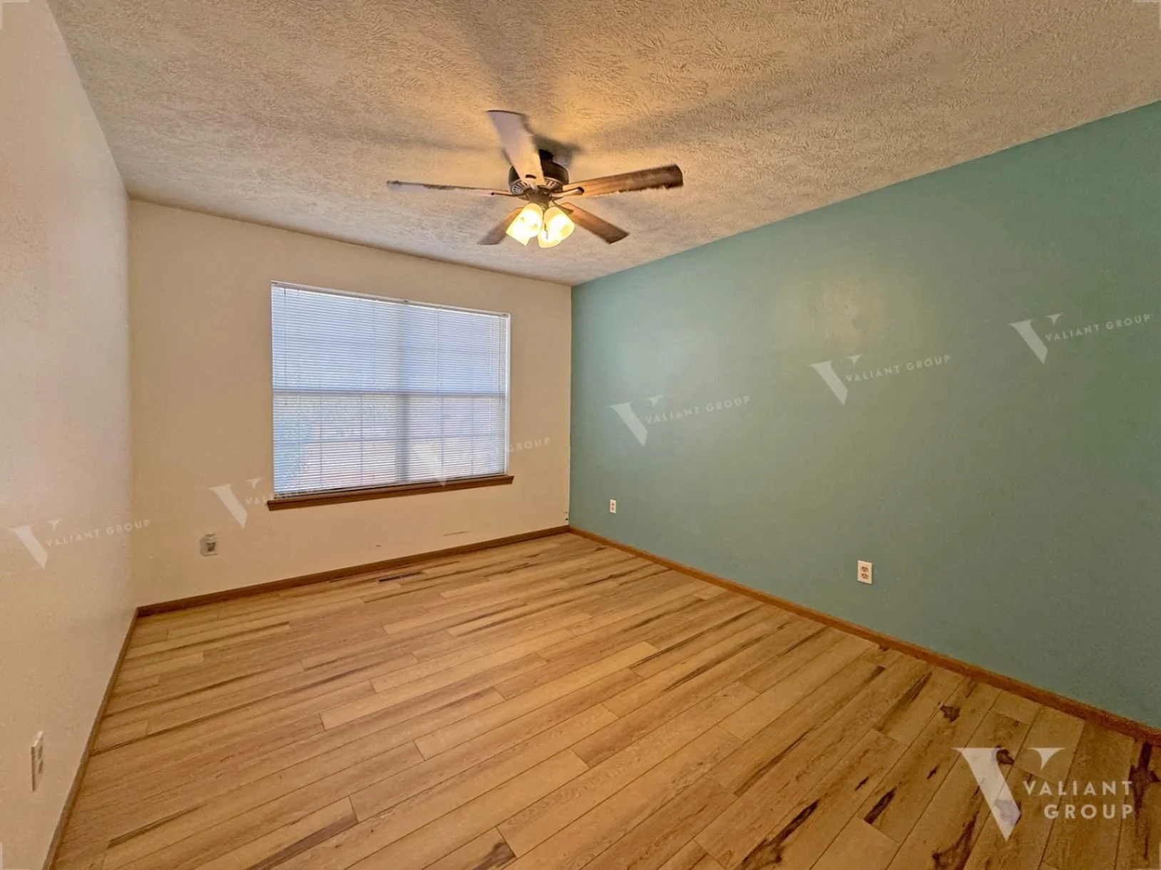4105-S-Oak-St-Springfield-MO-10-second-bedroom.jpg