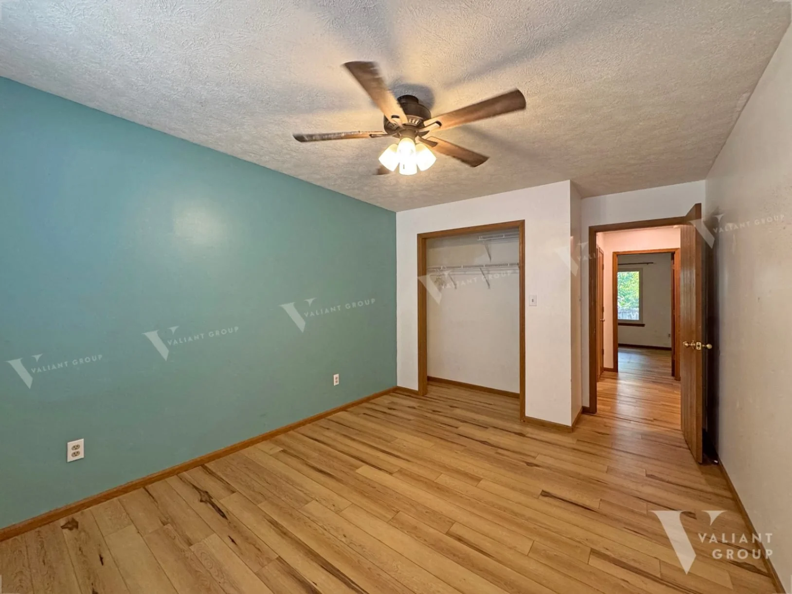 4105-S-Oak-St-Springfield-MO-11-second-bedroom-closet.jpg
