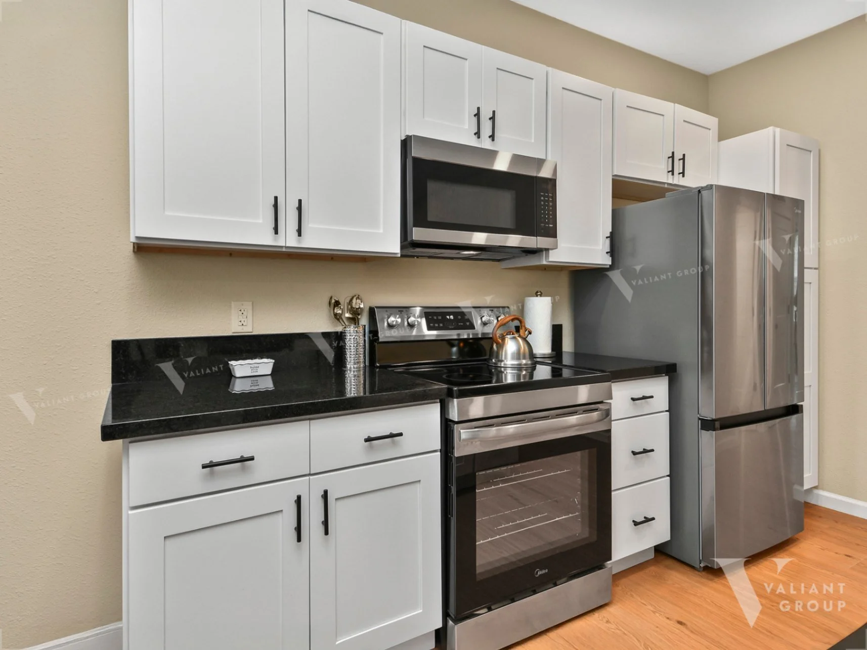 07-Pacific-Station-1220-E-Pacific-stainless-steel-appliances.jpg
