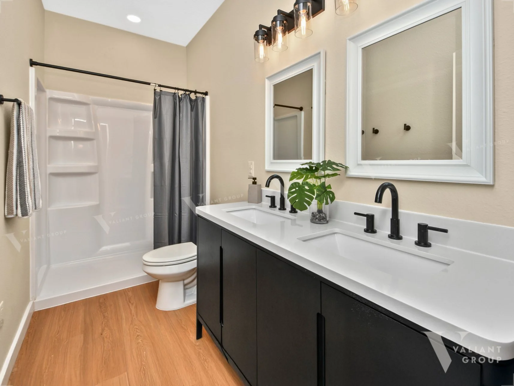16-Pacific-Station-1220-E-Pacific-upstairs-bathroom.jpg
