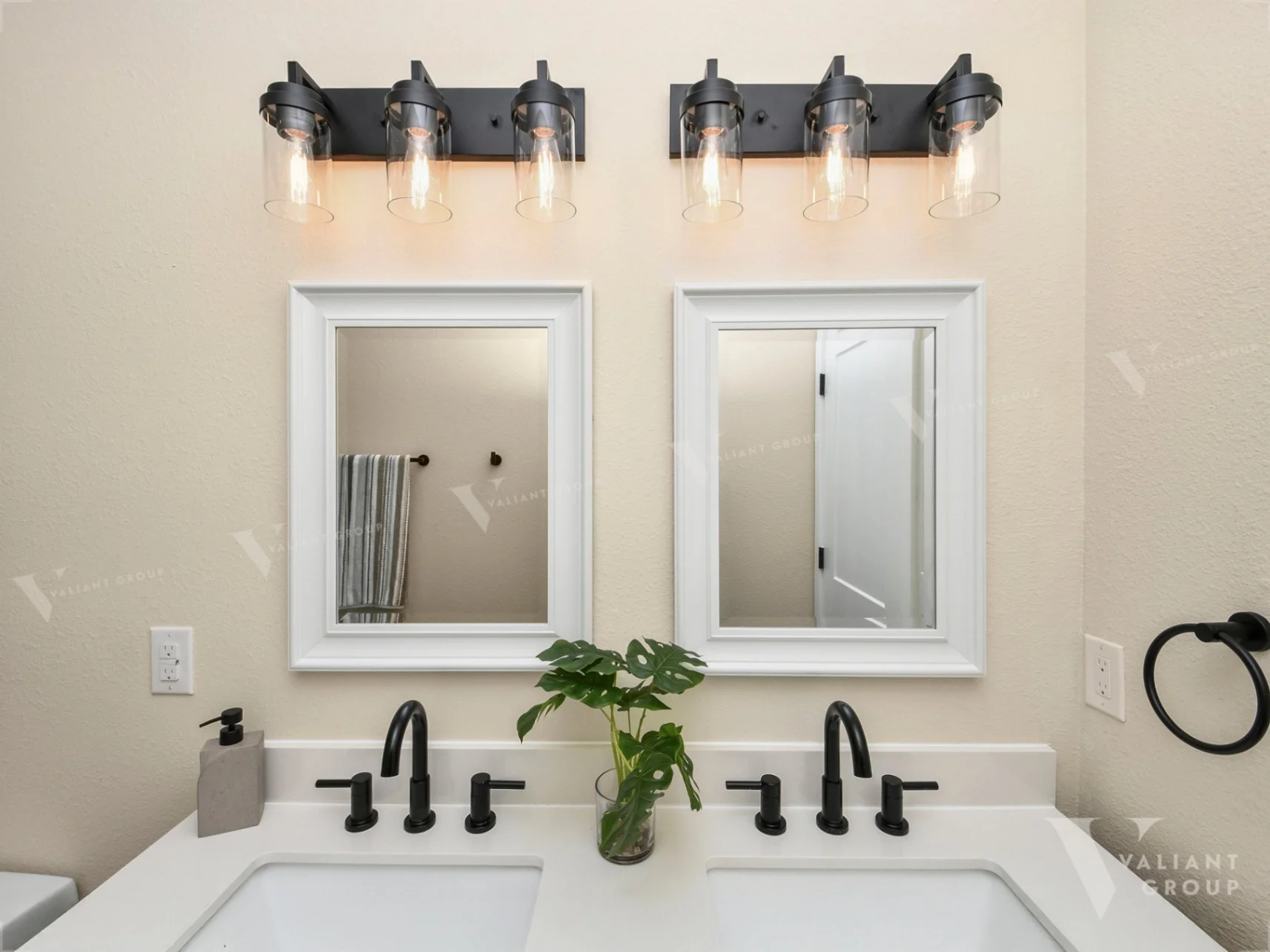 17-Pacific-Station-1220-E-Pacific-upstairs-bath-double-sinks.jpg