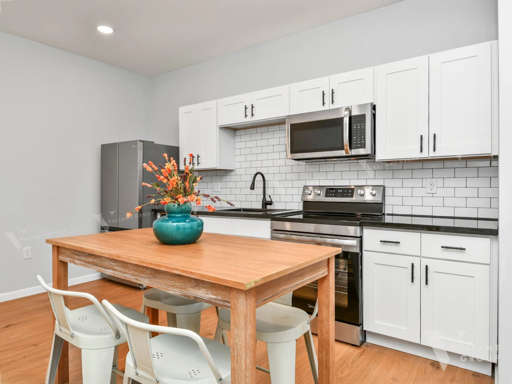 02-The-Knoll-1-Bed-kitchen-dining-barstools.jpg