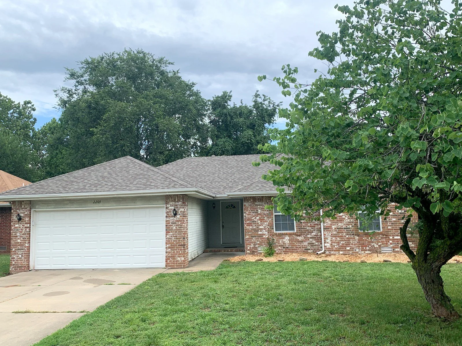 2205 W Rockwood Street, Springfield, MO 65807