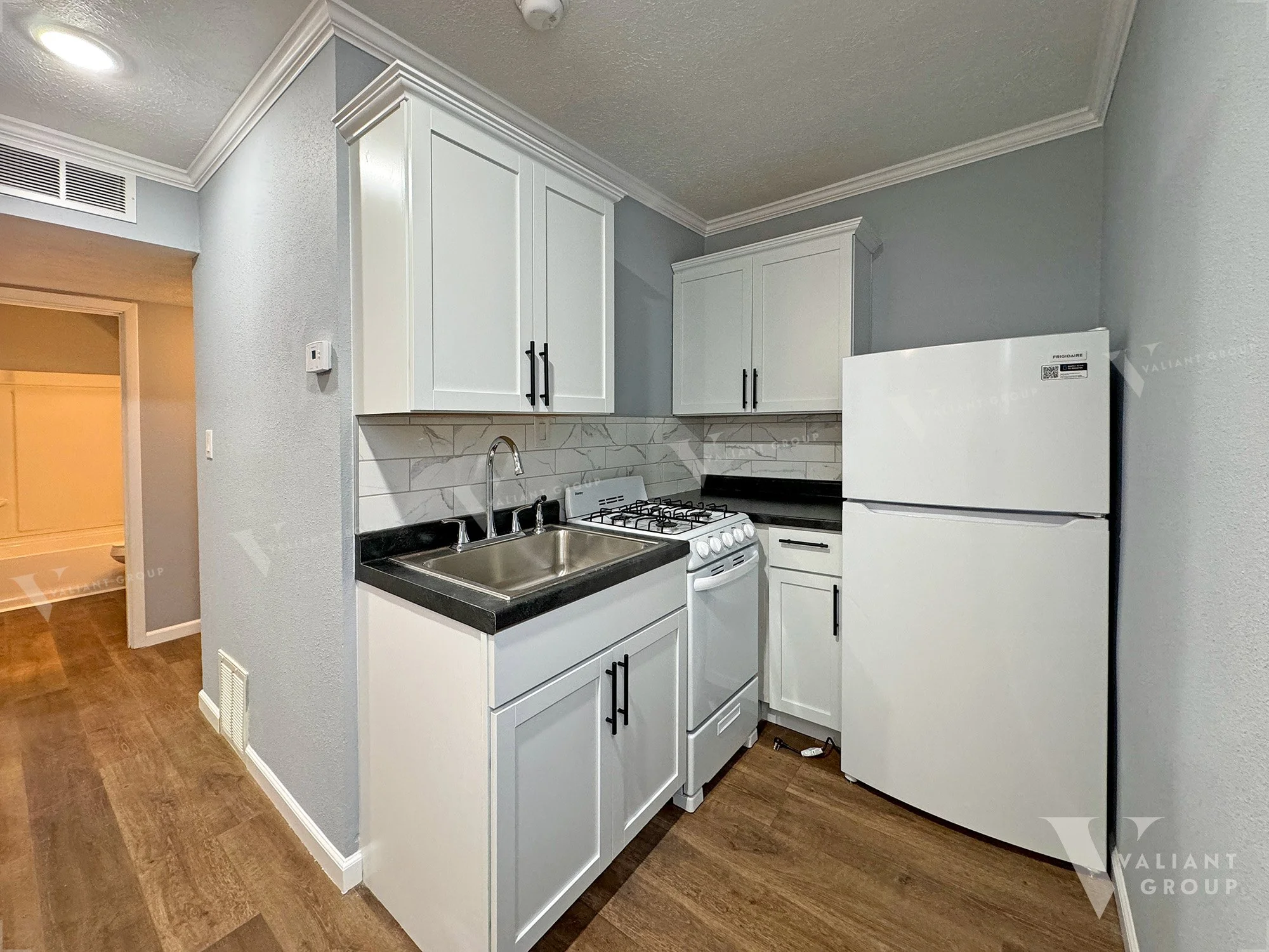 One-Bedroom-Apartment-1435-E-Elm-St-Springfield-MO-65802-Apt-104--06-Kitchen.jpg
