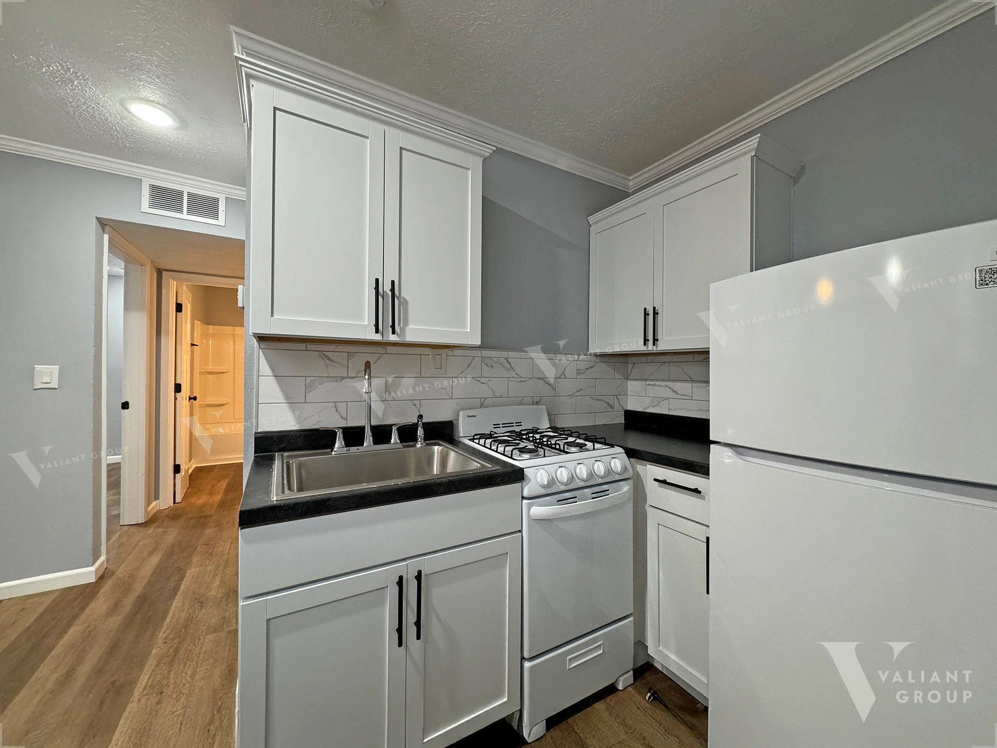 One-Bedroom-Apartment-1435-E-Elm-St-Springfield-MO-65802-Apt-104--07-Kitchen.jpg