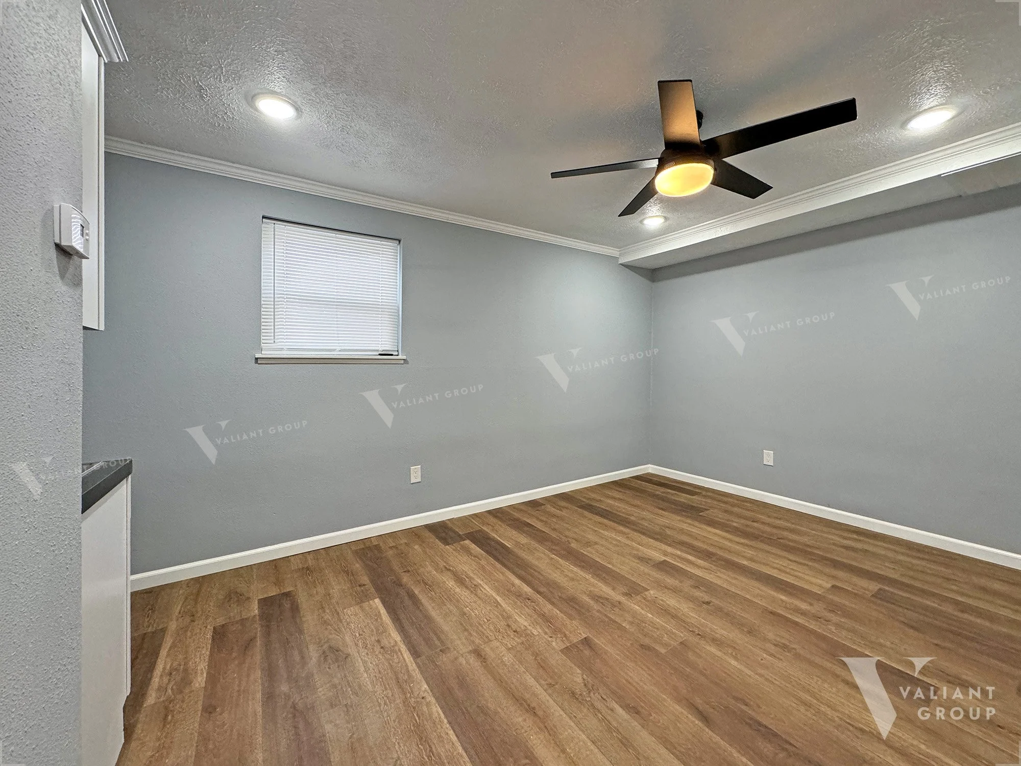 One-Bedroom-Apartment-1435-E-Elm-St-Springfield-MO-65802-Apt-104--03-Living-Room.jpg