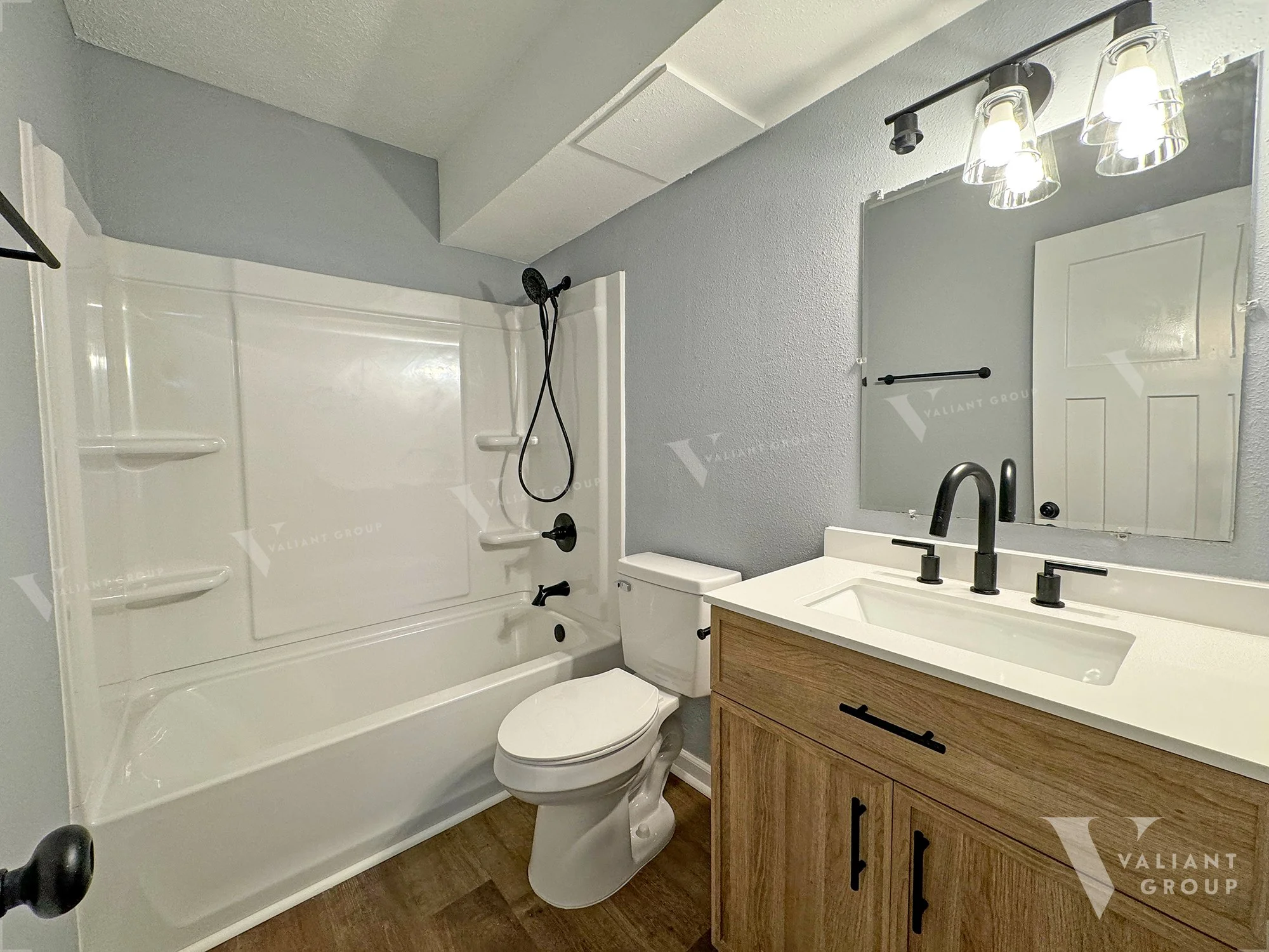 One-Bedroom-Apartment-1435-E-Elm-St-Springfield-MO-65802-Apt-104--10-Bathroom.jpg