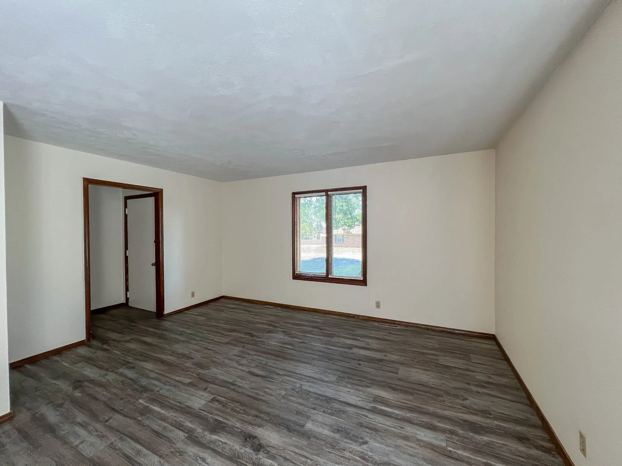 2970 W Roxbury - 02.jpg
