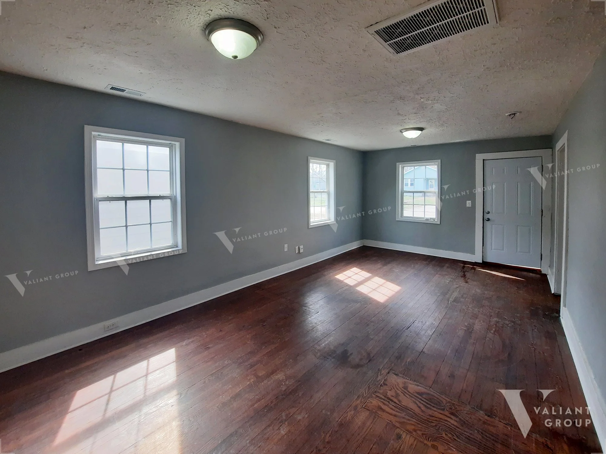 Rental-House-2030-N-Boonville-Ave-Springfield-MO-03-Living-Room.jpg