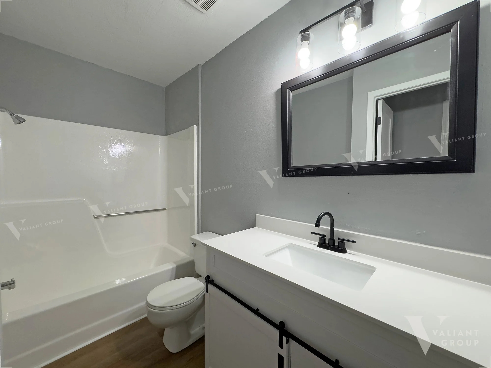 One-Bedroom-Rental-Apartment-2153-E-Cherry-St-Springfield-MO-65802-Apt-04-07-Bathroom.jpg