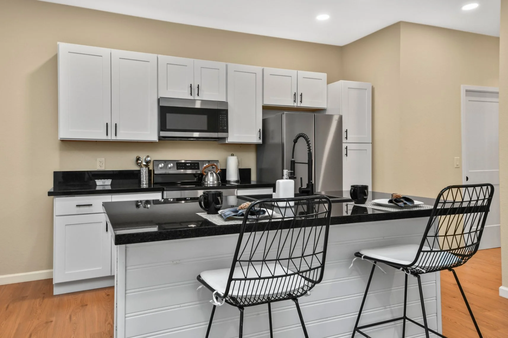 Granite Countertops Black Sink Dine-In Kitchen