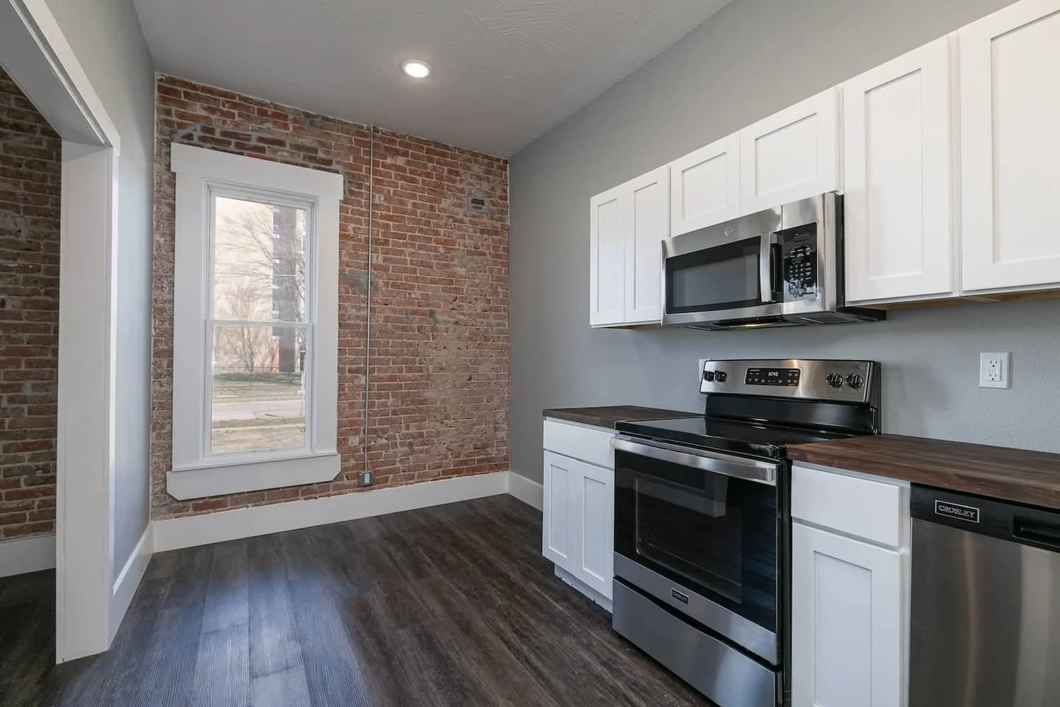 Downtown loft apartment for rent in springfield mo student housing MSU apartment 1 Apt 1 kitchen countertops.jpg
