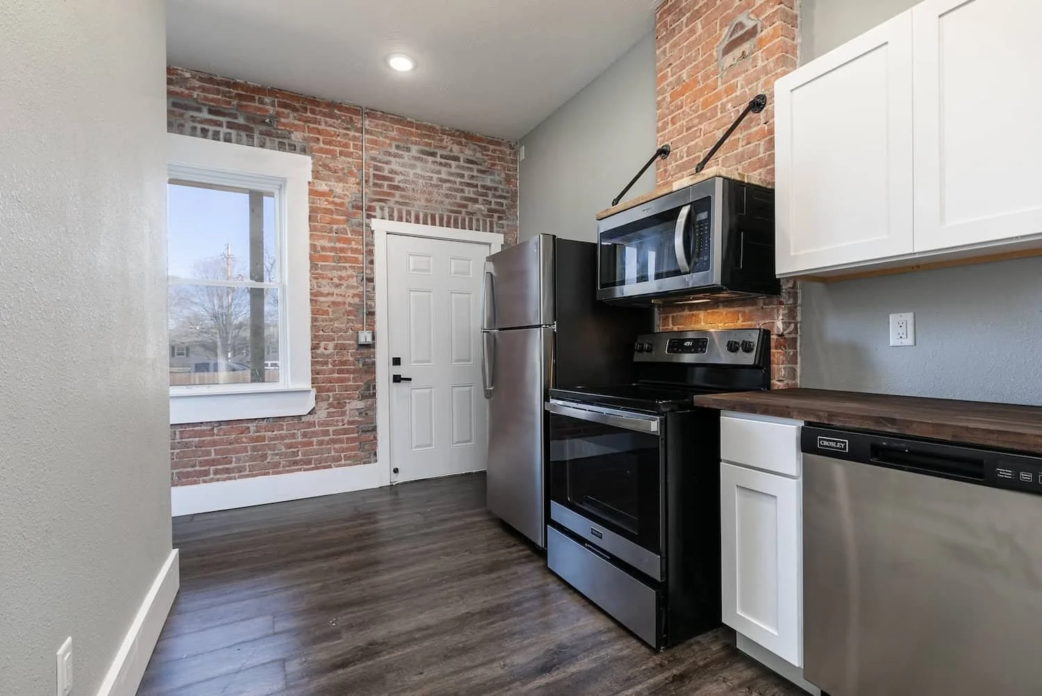 Student Housing MSU campus springfield mo downtown loft apartment for rent 1 bedroom stainless steel kitchen appliances.jpg