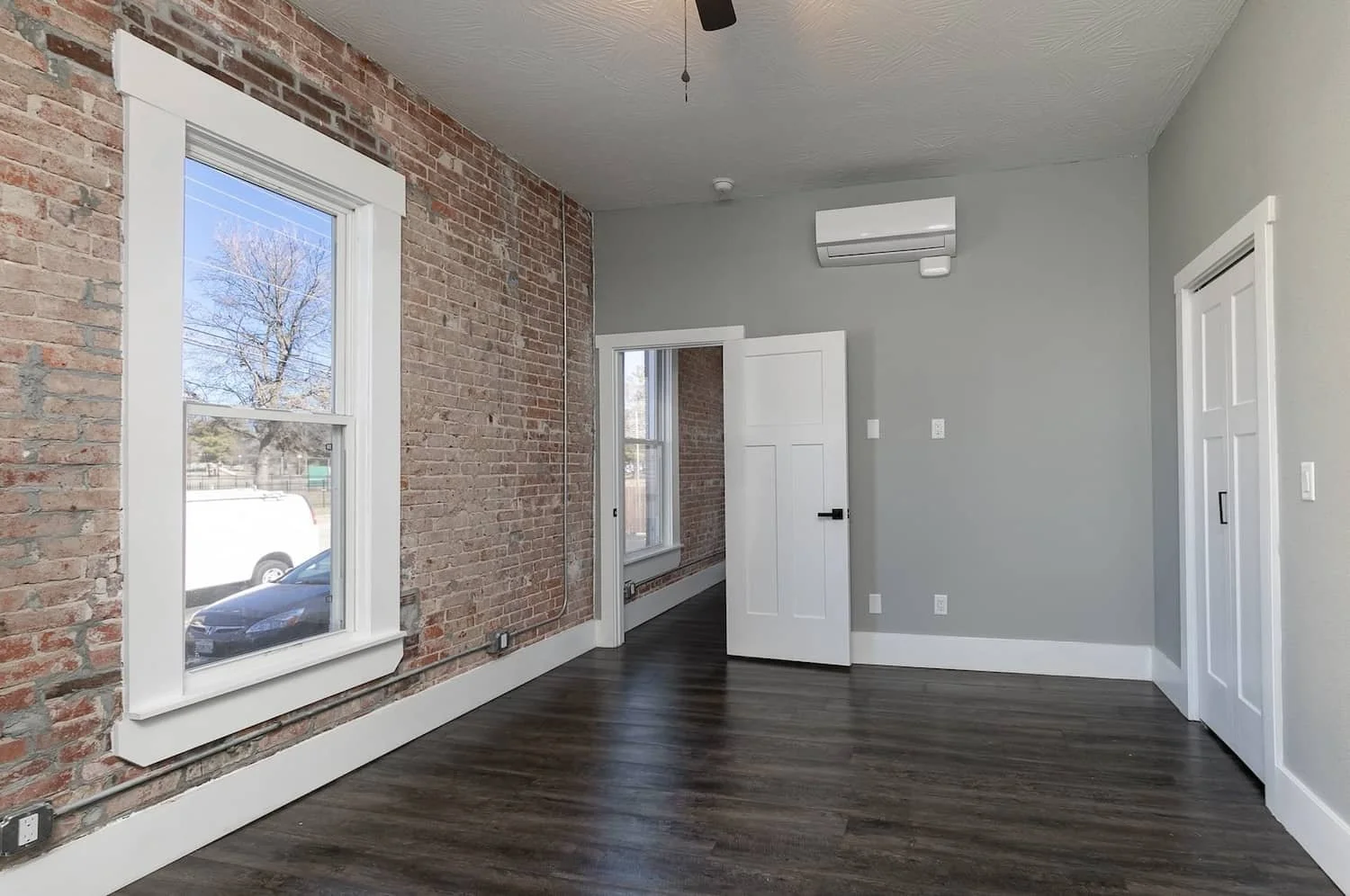 Student Housing MSU campus springfield mo downtown loft apartment for rent 1 bedroom hardwood fllor and cieling fans highspeed internet.jpg