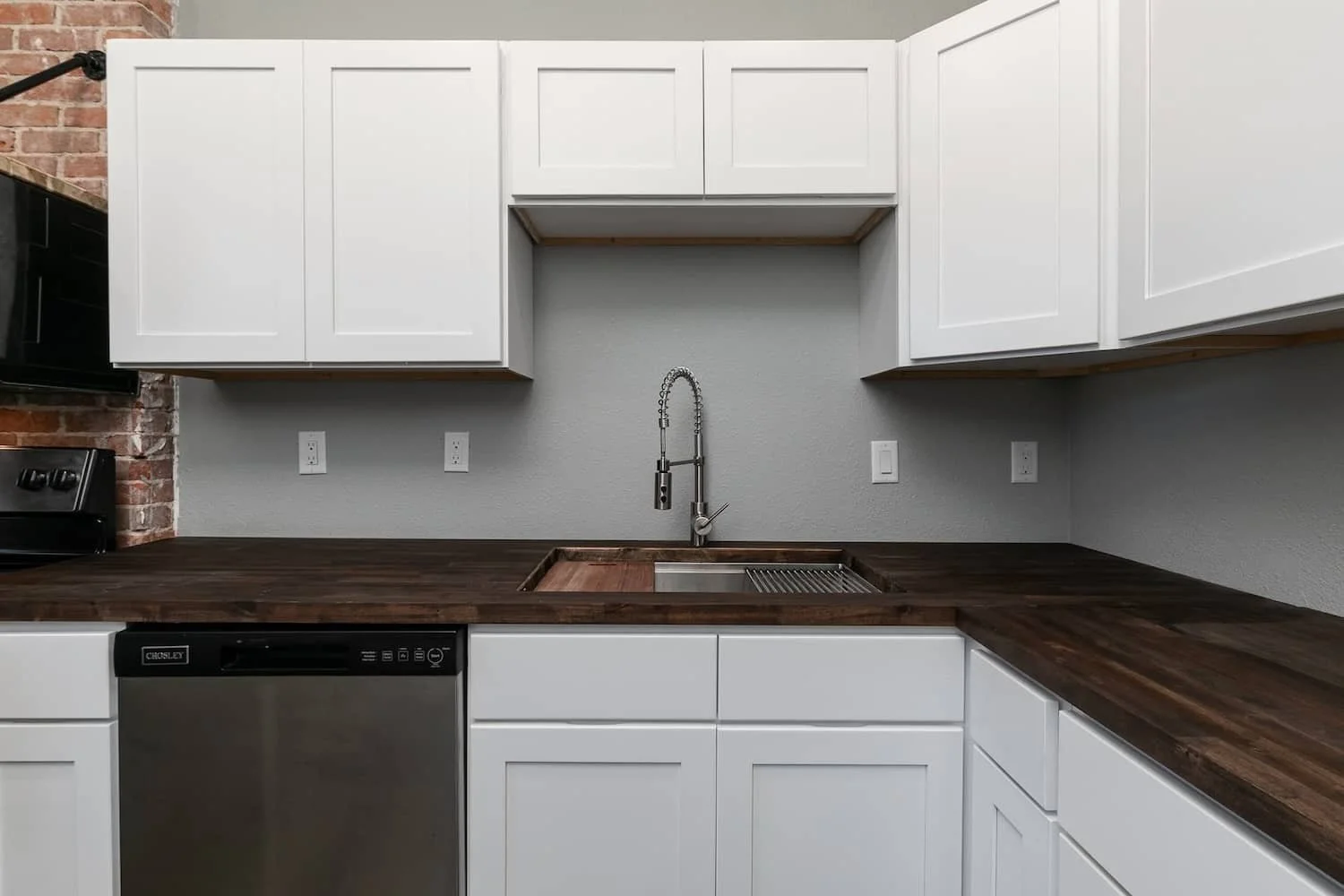Student Housing MSU campus springfield mo downtown loft apartment for rent 1 bedroom kitchen countertops.jpg