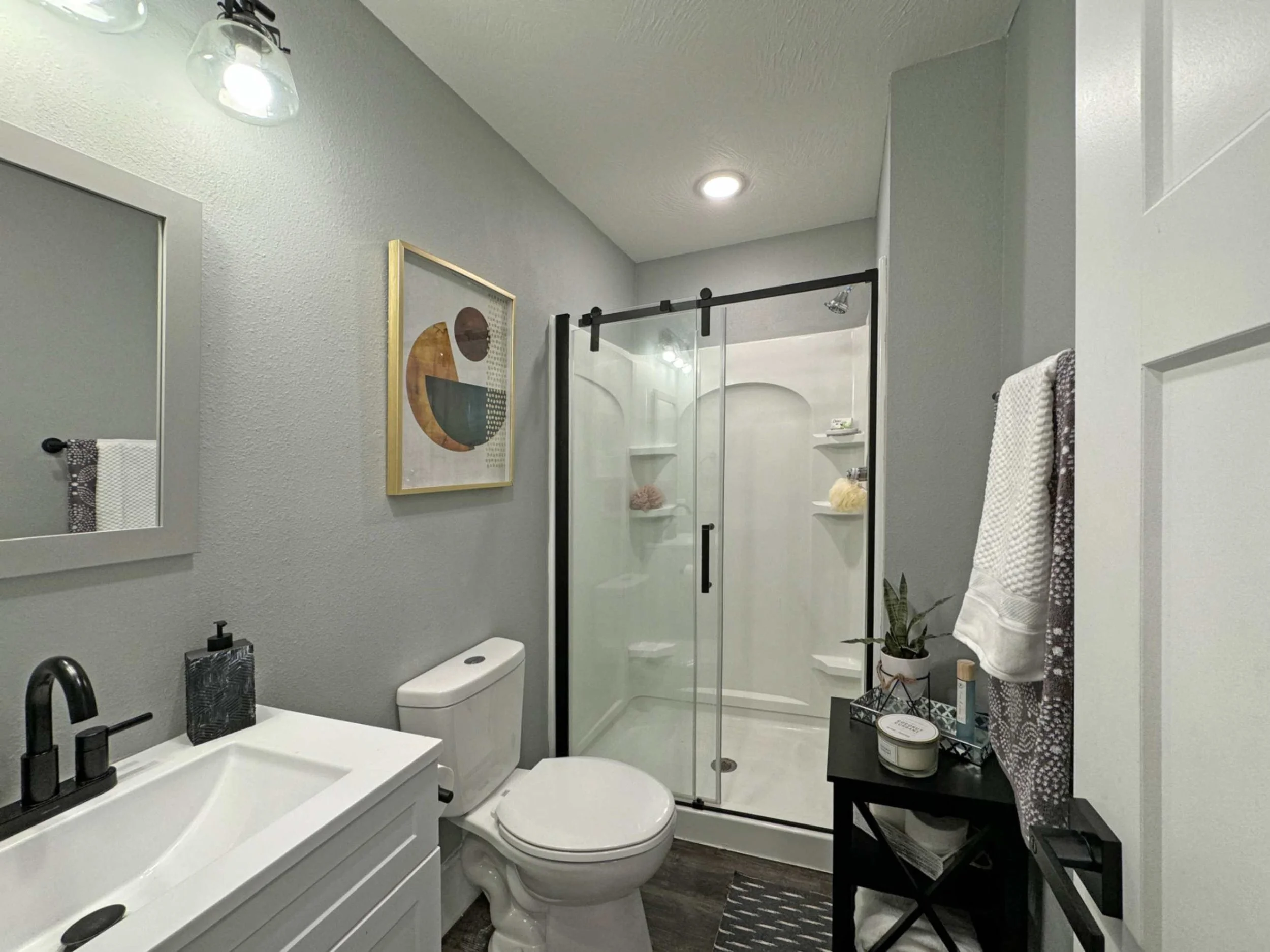 Downtown-Loft-Apartment-Rent-806-South-Ave-Springfield-MO-Apt-03--07-Bathroom.jpg