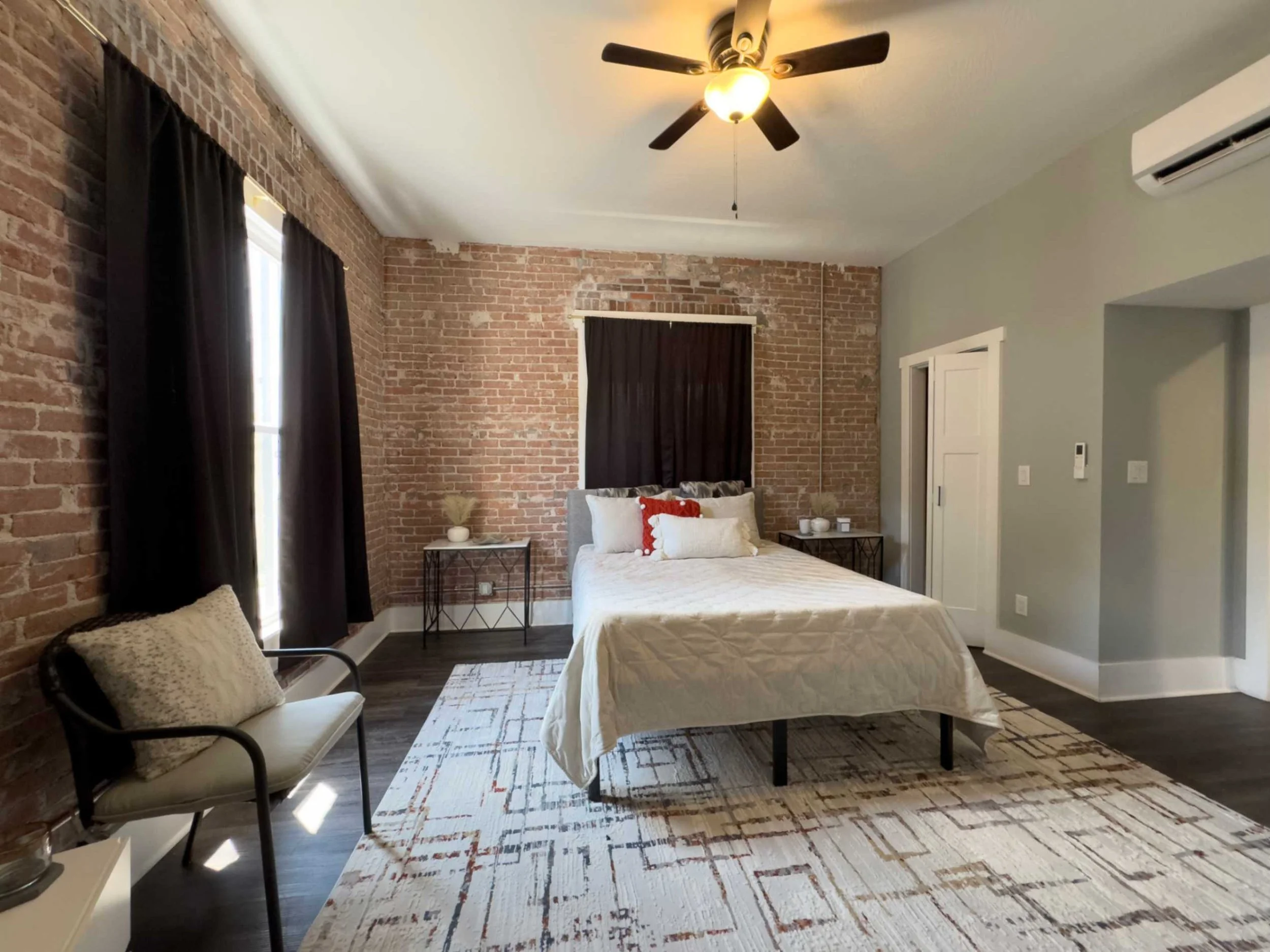 Downtown-Loft-Apartment-Rent-806-South-Ave-Springfield-MO-Apt-03--08-Bedroom.jpg