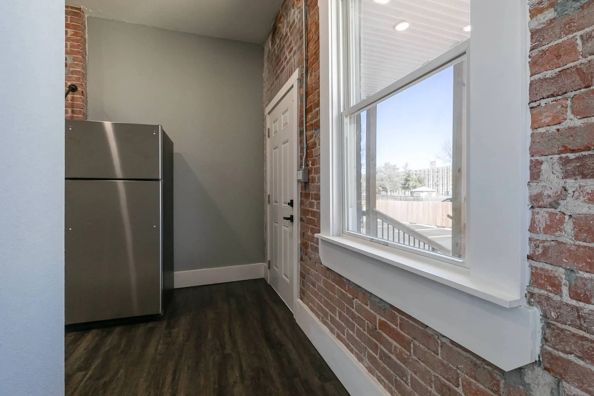 Apartments for rent downtown sprinfield missouri loft apartments exposed brick walls.jpg