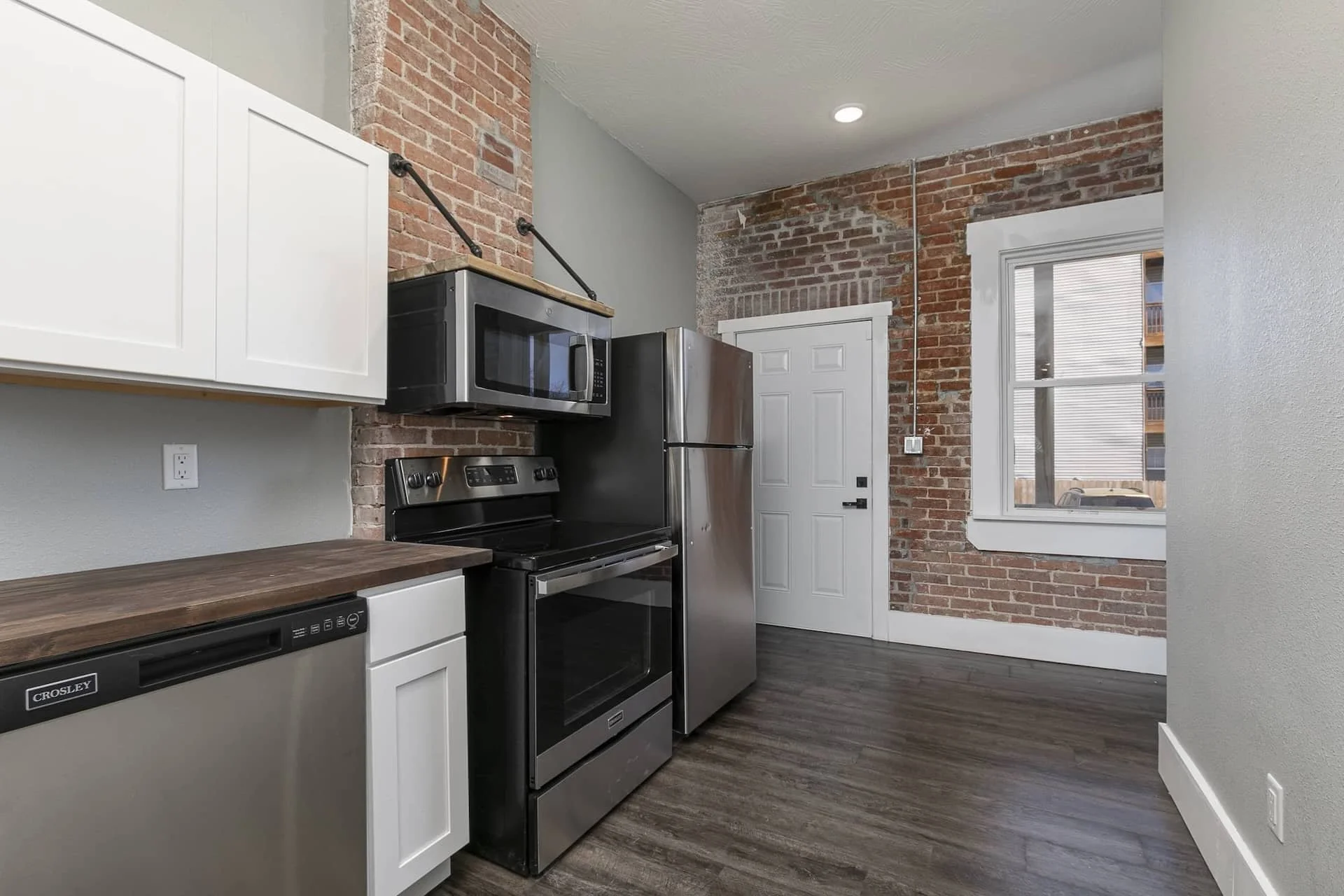 Apartments for rent downtown sprinfield missouri loft apartments remodeled kitchen 11.jpg