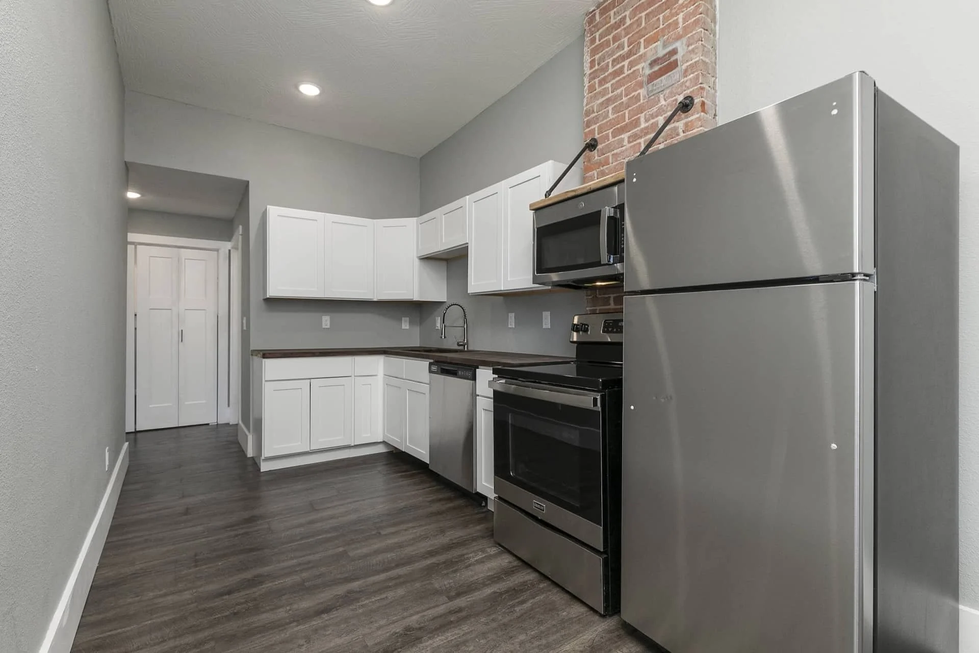 Apartments for rent downtown sprinfield missouri loft apartments stainless steel aplliances.jpg