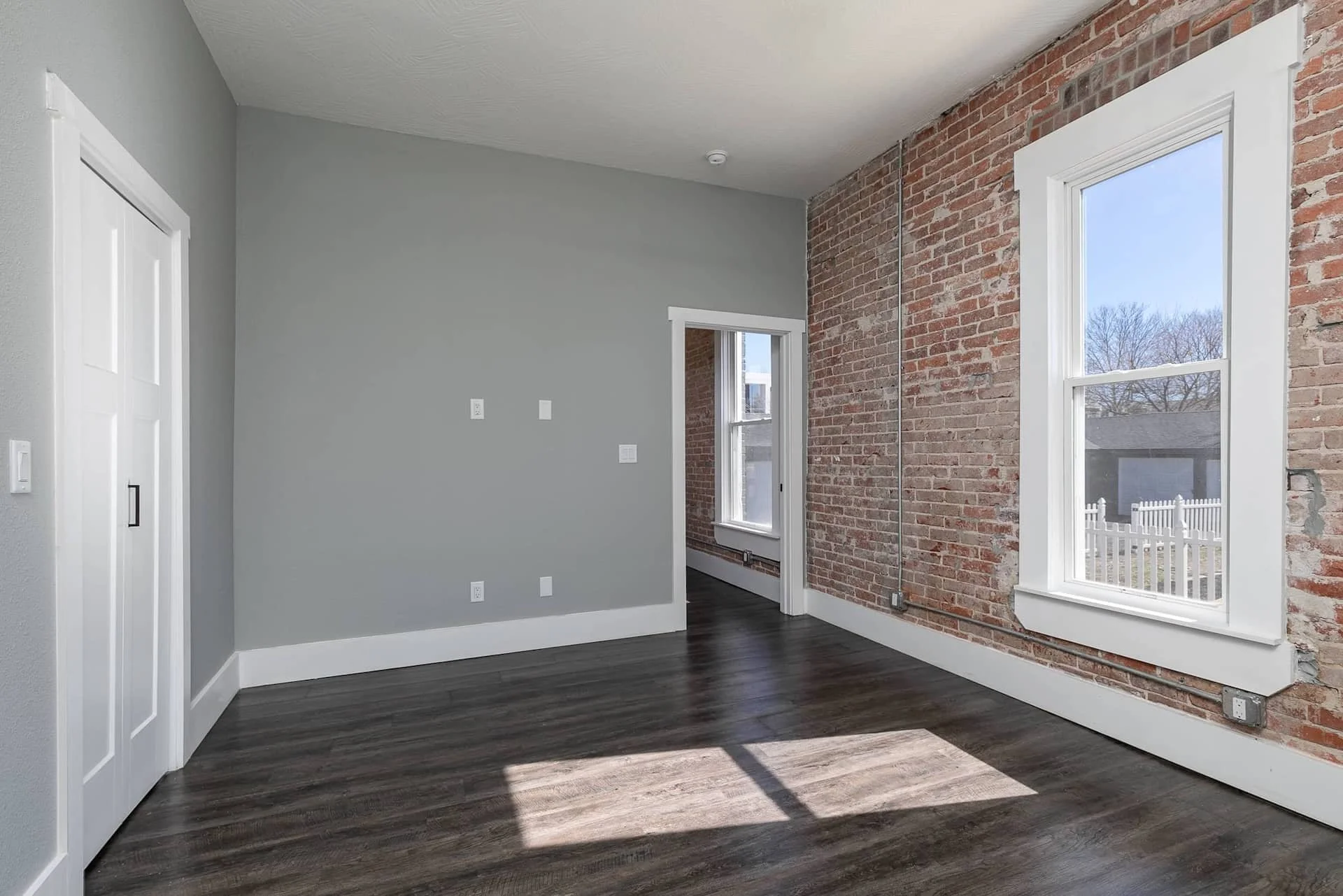 Apartments for rent downtown sprinfield missouri loft apartments high ceilings.jpg