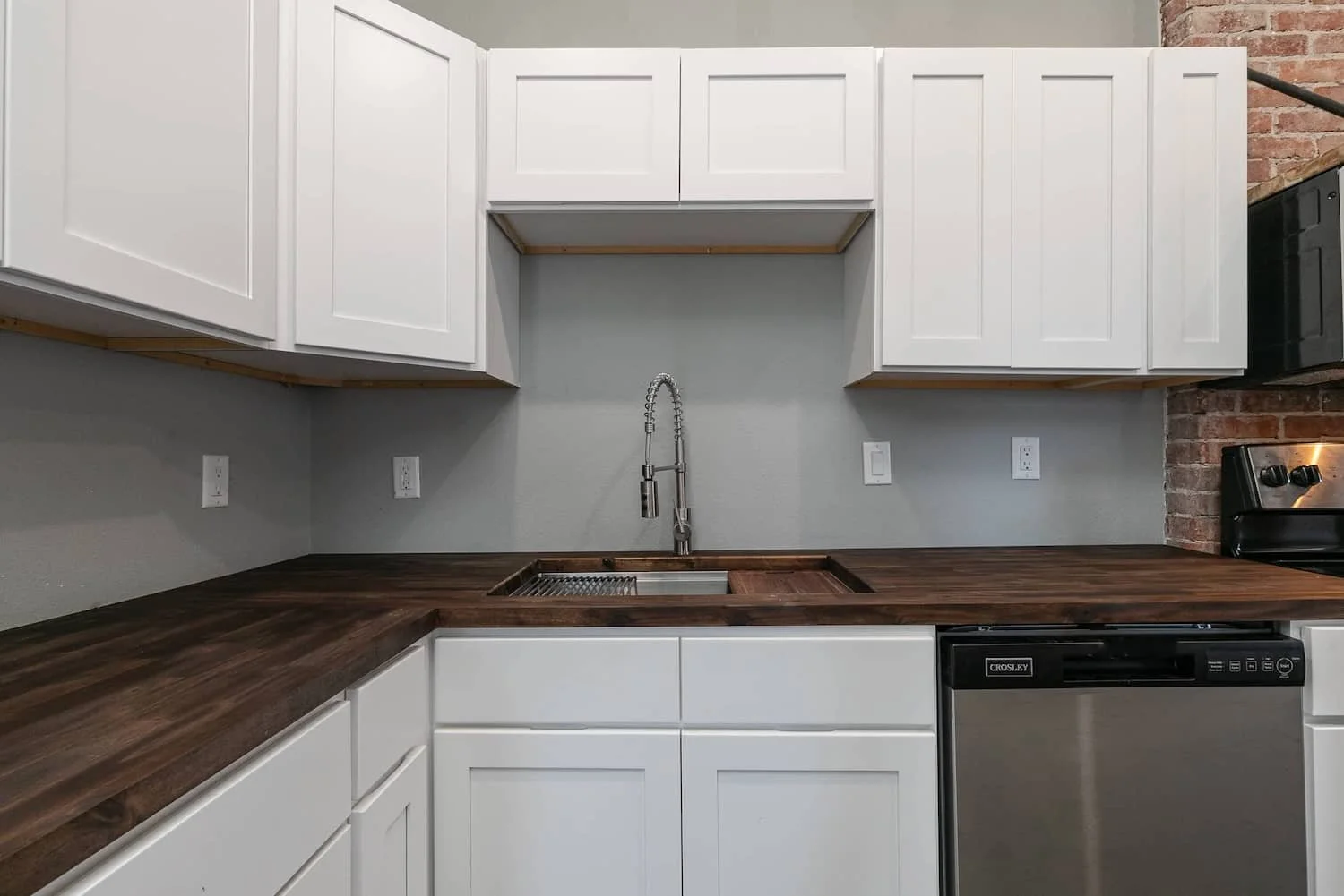Downtown Loft Apartments for rent in Springfield MO refrigerator dishwasher internet washer dryer pet friendly 11.jpg