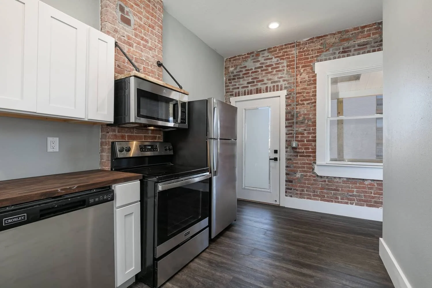 Downtown Loft Apartments for rent in Springfield MO refrigerator dishwasher internet washer dryer pet friendly 12.jpg