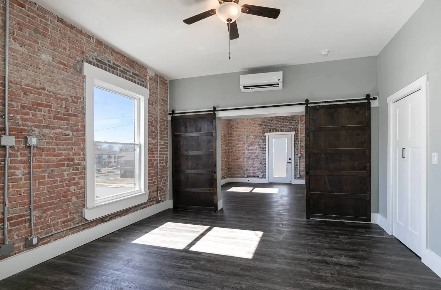 Apartment Unit 7 for rent downtown springfield private balcony 2.jpg