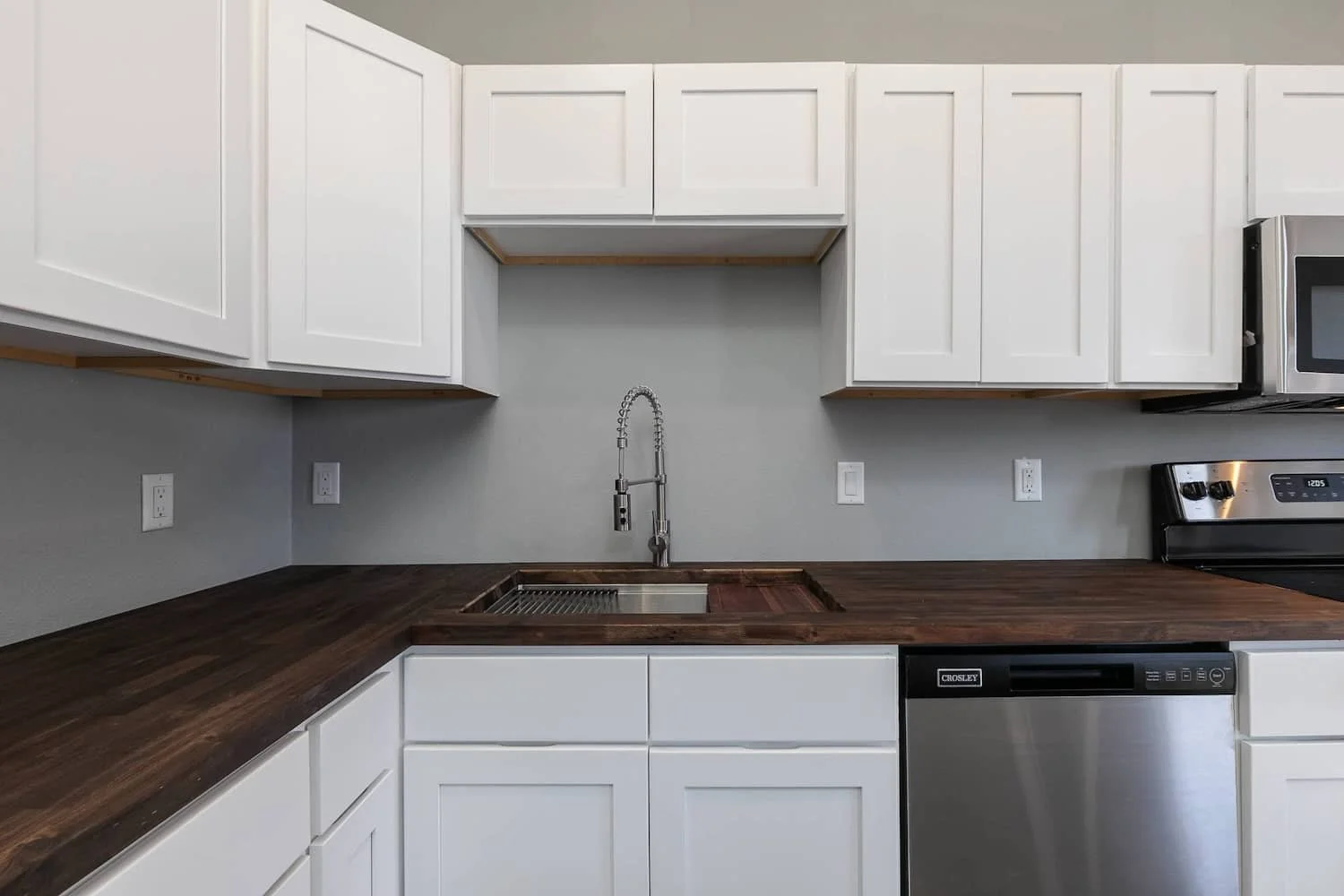 Apartment Unit 7 for rent downtown springfield private balcony 4.jpg