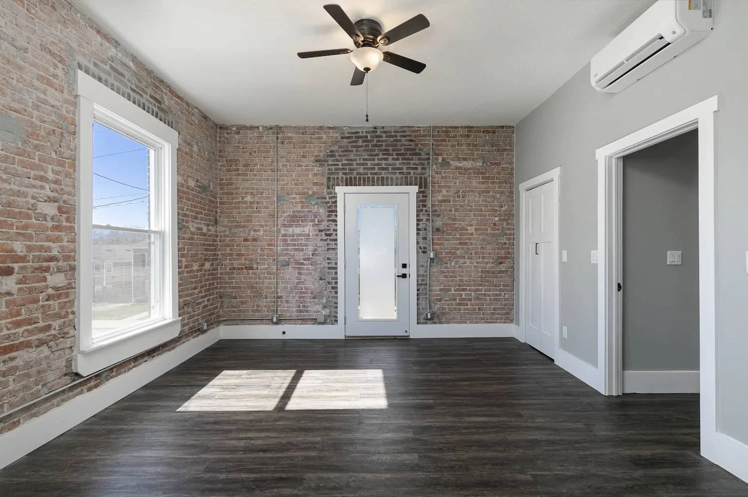Apartment Unit 7 for rent downtown springfield private balcony 6.jpg