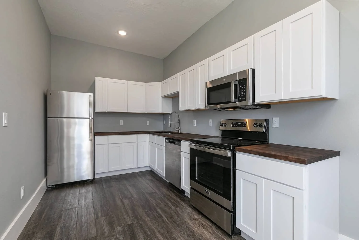 Apartment Unit 7 for rent downtown springfield private balcony 3.jpg
