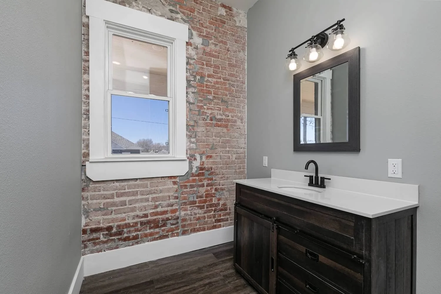 Apartment Unit 7 for rent downtown springfield private balcony 10.jpg