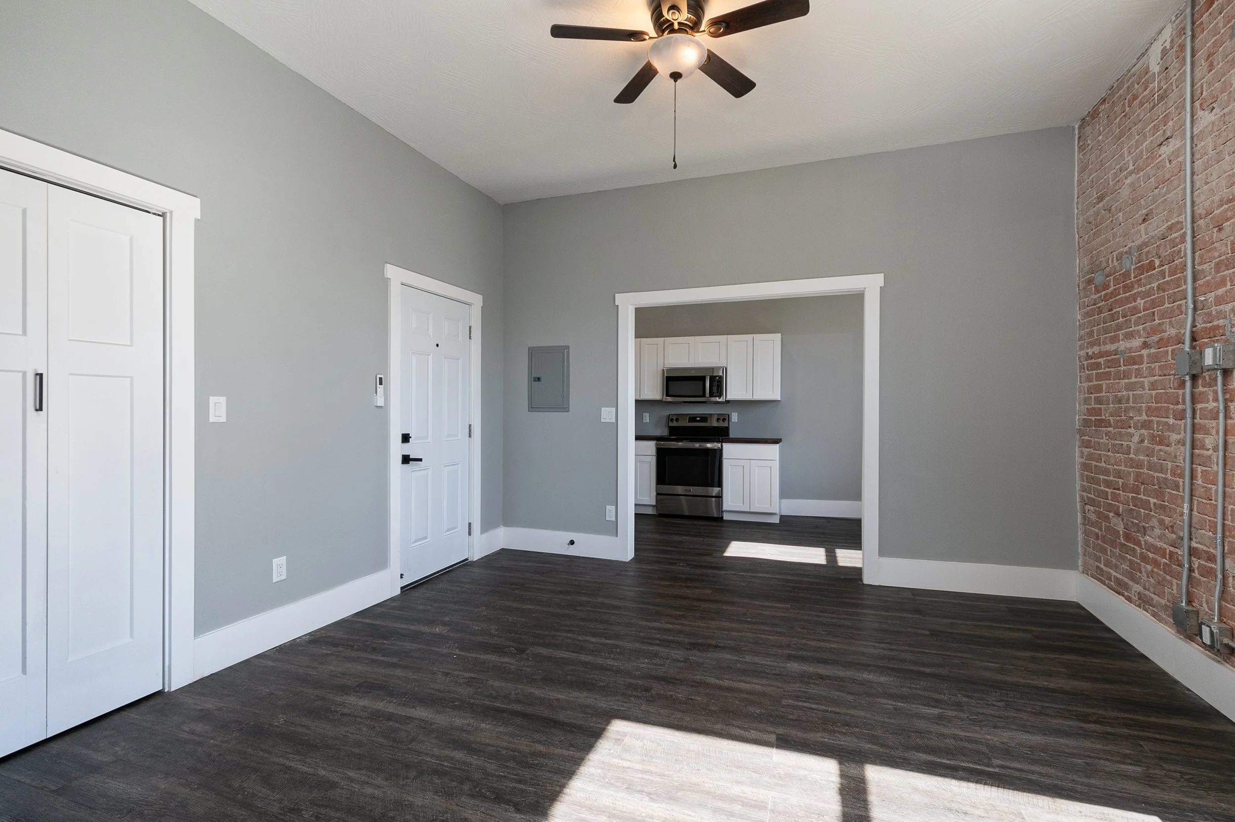 Apt 8 front - 7M4A8856-Edit.jpg